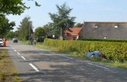 Auto in de sloot op de Holm