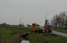 Automobiliste slipt op afrit Leek