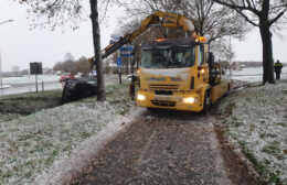 Auto uit de bocht op N358