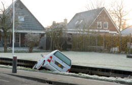 45 km. auto uit koers in Marum