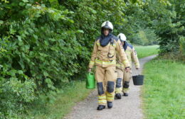 Brandweer Roden blust buitenbrand