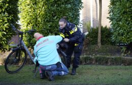 Motor en fiets botsen in Norg