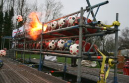 Carbidclub Rood-Zwart zet Nuis in Vuur en Vlam op Oudejaarsdag