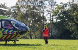 Voetganger aangereden in Oldekerk, LL4 gealarmeerd Video