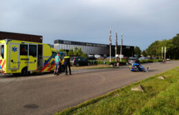 Auto en motor botsen in Marum