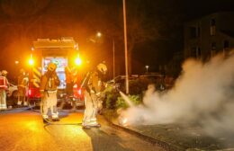 Brandweer blust brandjes in Roden