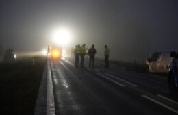 Ernstig ongeluk in de mist bij Makkinga, een persoon overleden Video